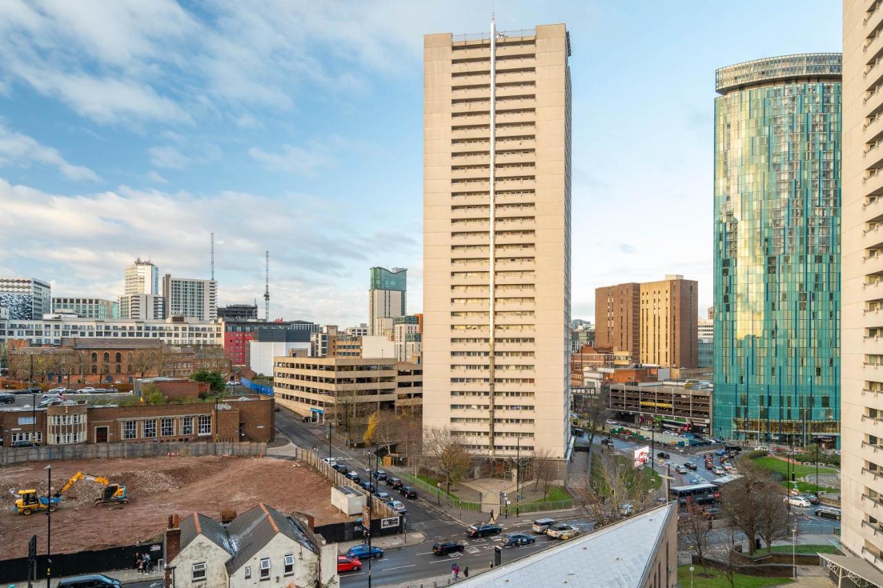 Maevela Apartments ☆ Pink Luxury Apartment With Balcony - Birmingham City Centre - 5 Min Walk From Bullring, Cube, Mailbox, New Street Station - Free Netflix & Wifi Exterior photo