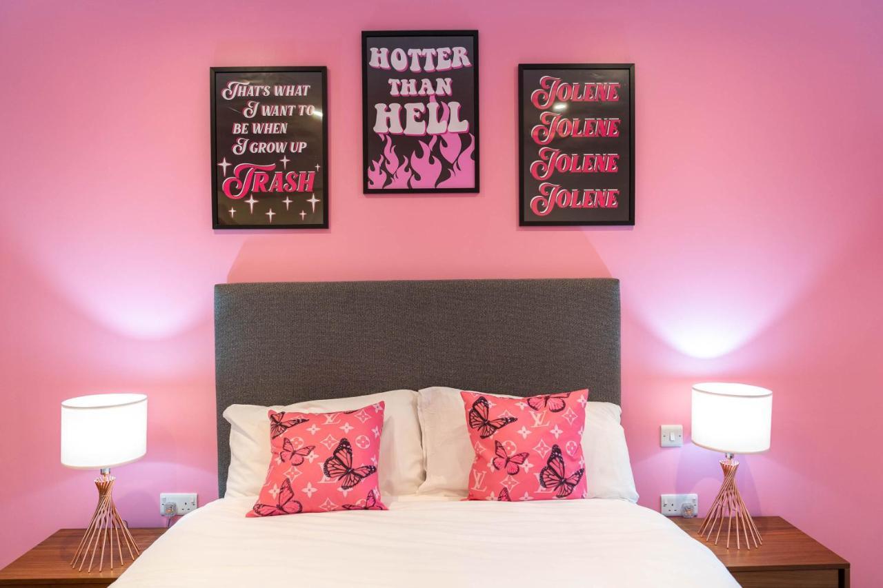 Maevela Apartments ☆ Pink Luxury Apartment With Balcony - Birmingham City Centre - 5 Min Walk From Bullring, Cube, Mailbox, New Street Station - Free Netflix & Wifi Exterior photo