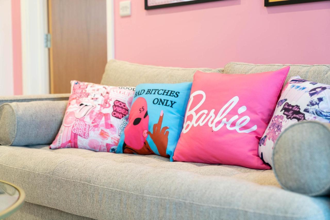 Maevela Apartments ☆ Pink Luxury Apartment With Balcony - Birmingham City Centre - 5 Min Walk From Bullring, Cube, Mailbox, New Street Station - Free Netflix & Wifi Exterior photo